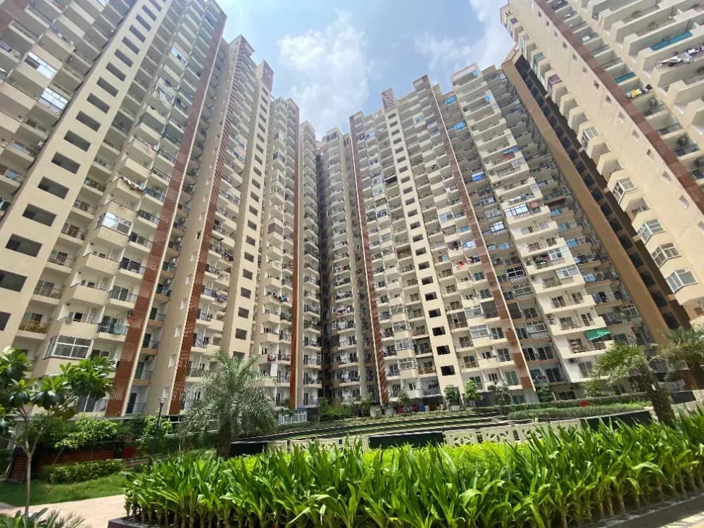 Ready To Move In Residential In Noida Extension | Nirala World - Image 3